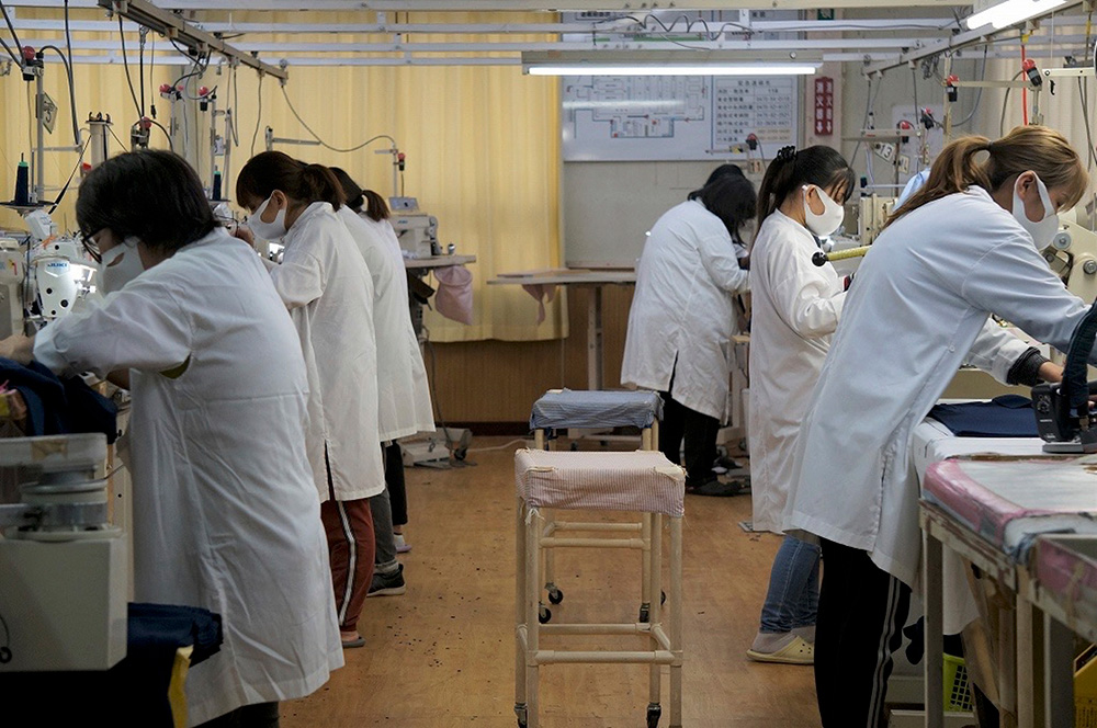 新アパレル工学事典　絶版 KAWHI Ⅱ』の新作は、カワイの手を3Dスキャンしたデザイン