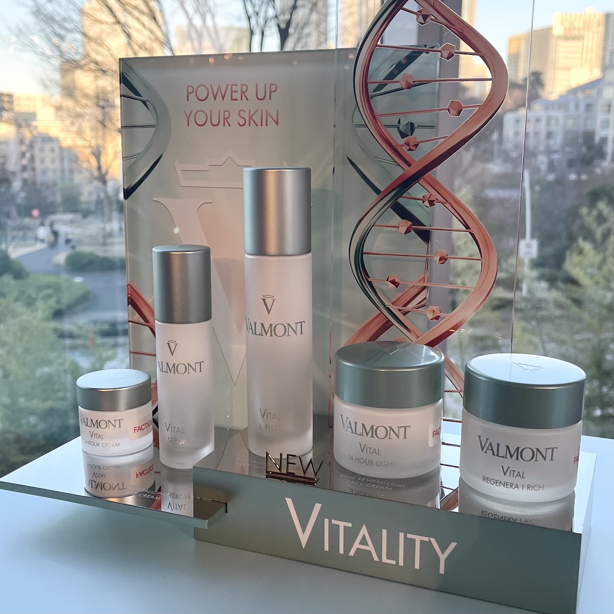 ラグジュアリースキンケア「ヴァルモン」が新ラインを発売 肌本来の