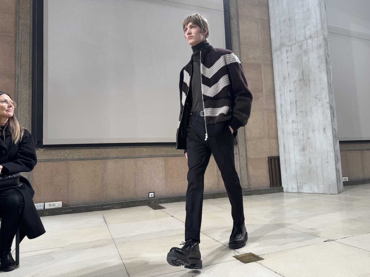 朝「ギャルソン」の緊張感と「エルメス」は“ええ服”の残響、「カラー