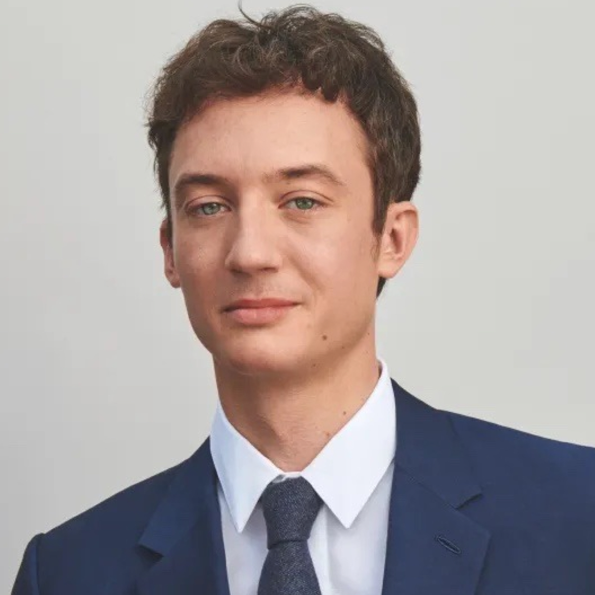 LVMHで再び人事シャッフル 「ロロ・ピアーナ」CEOにアルノー会長の三男