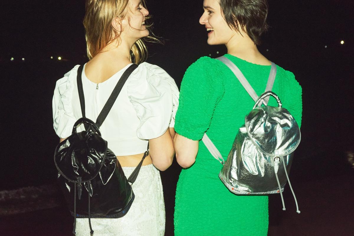 レスポートサック アトリエ”に2025年春夏新作 “宇宙”を思わせる輝きを