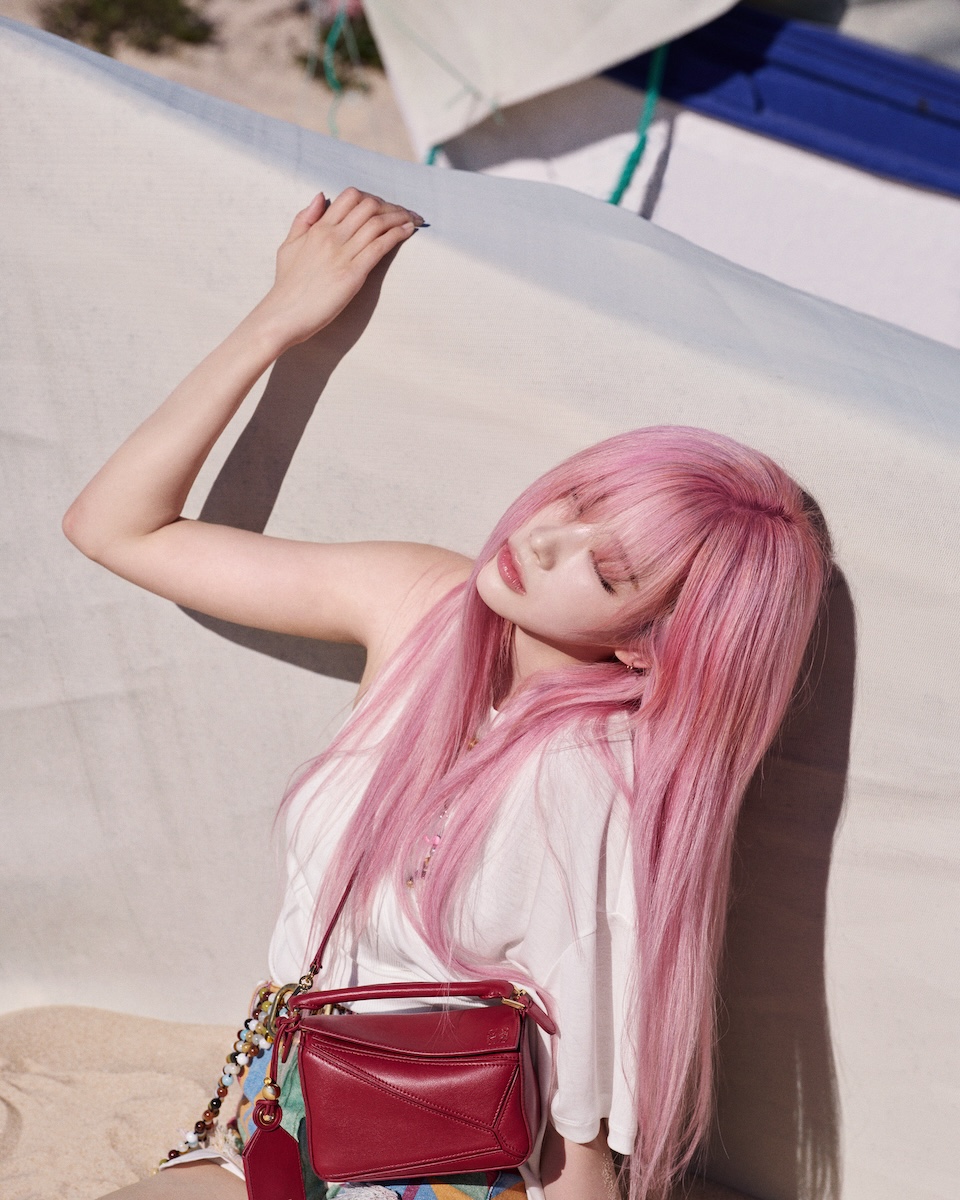 ロエベ」からスペインのイビザ島に着想を得たコレクション ビジュアル