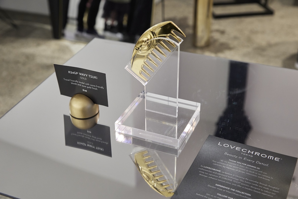 美髪コームの「ラブクロム」がニューヨークで新作発表 欧米人の髪質に