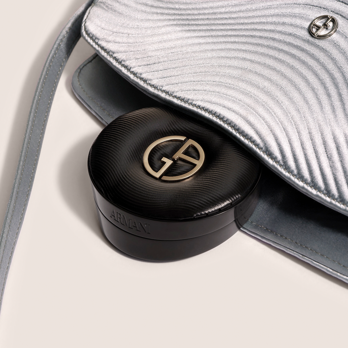 アルマーニビューティ　ルミナス シルク プリマ グロー　2 アルマーニ ビューティ］ルミナス シルク プリマ グロー 発売日