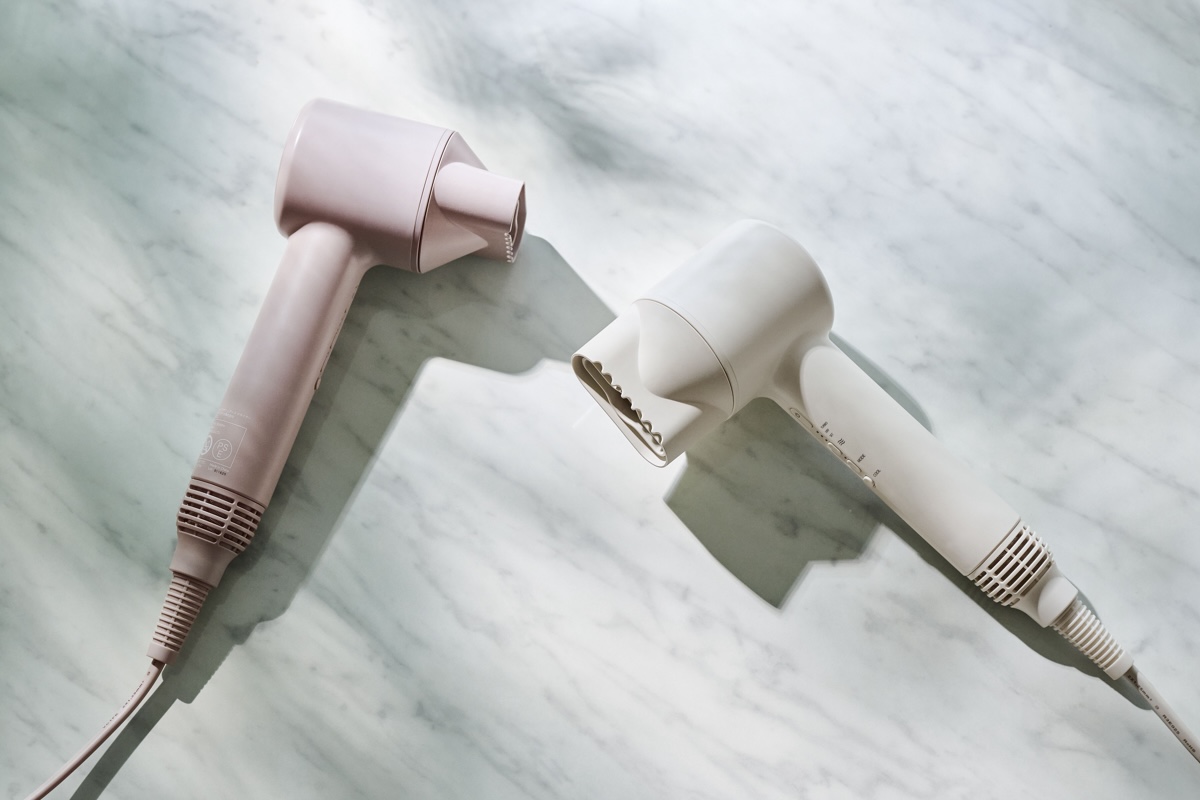 FESTINO ハンドヘルドドライヤー ホワイト フェスティノ」から新ドライヤーが登場 「かゆいところに手が