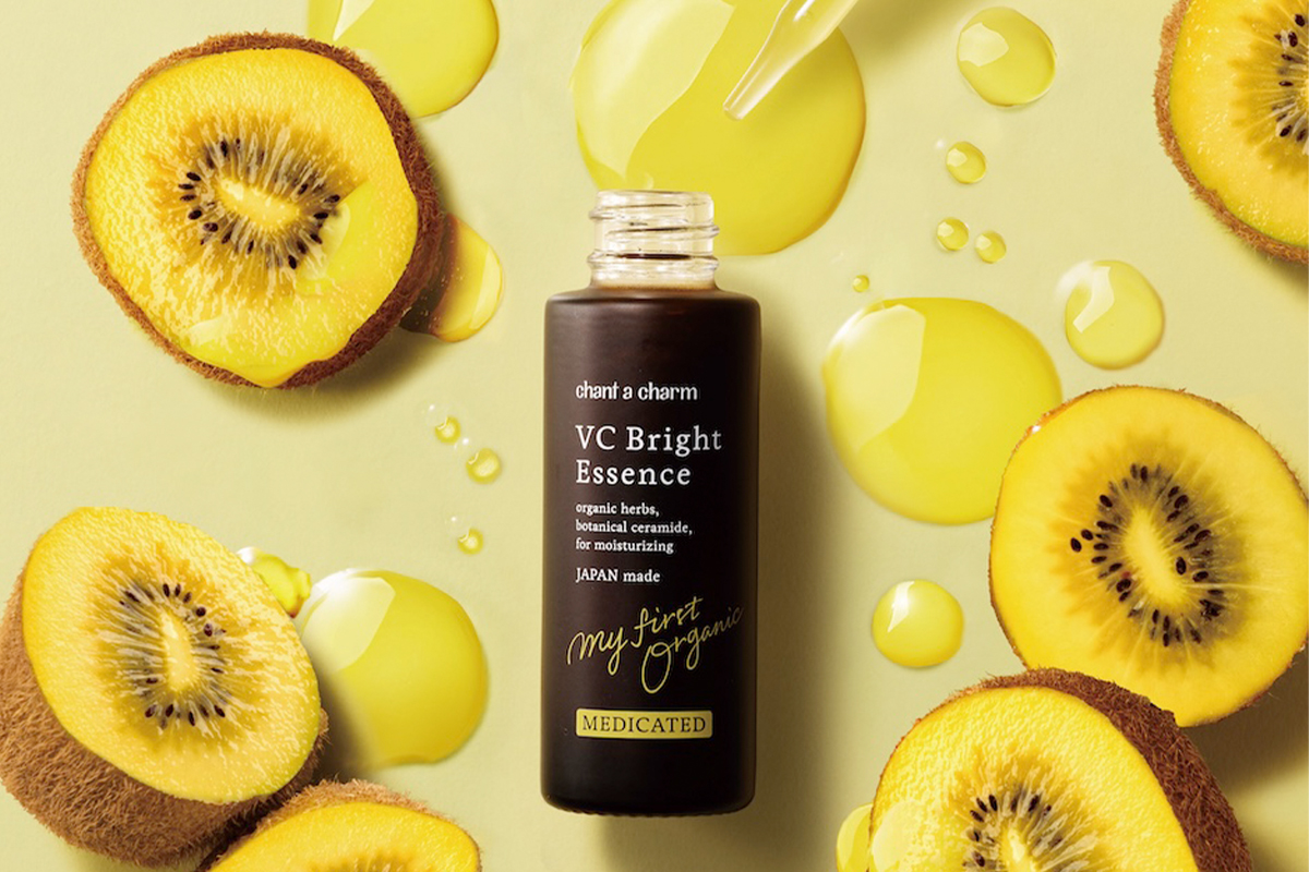 チャントアチャーム」から薬用美白美容液が登場 ビタミンCたっぷりの