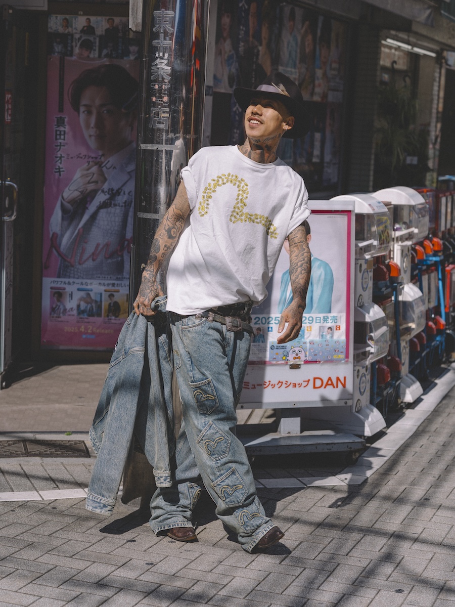 モデルに千葉雄喜を起用 「エヴィス」が「フラグスタフ」と初コラボ