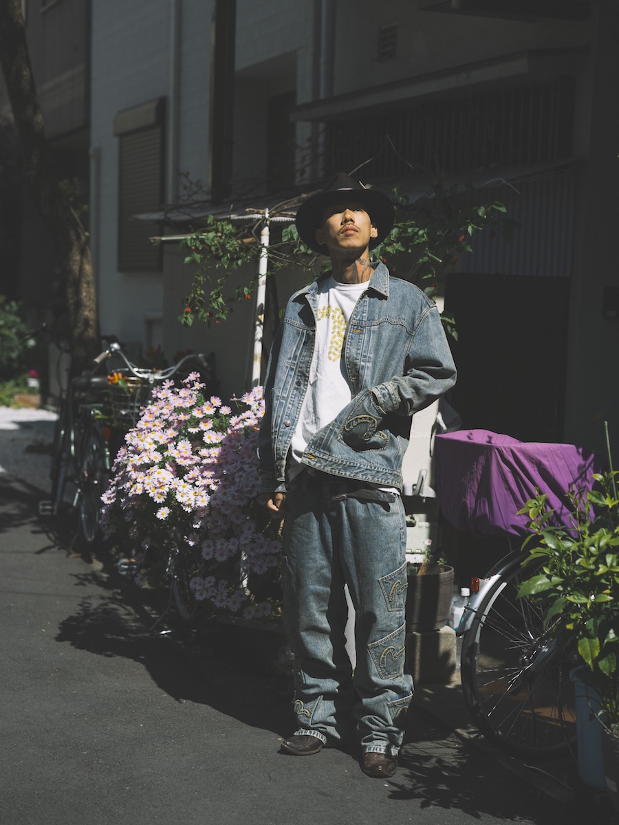 モデルに千葉雄喜を起用 「エヴィス」が「フラグスタフ」と初コラボ