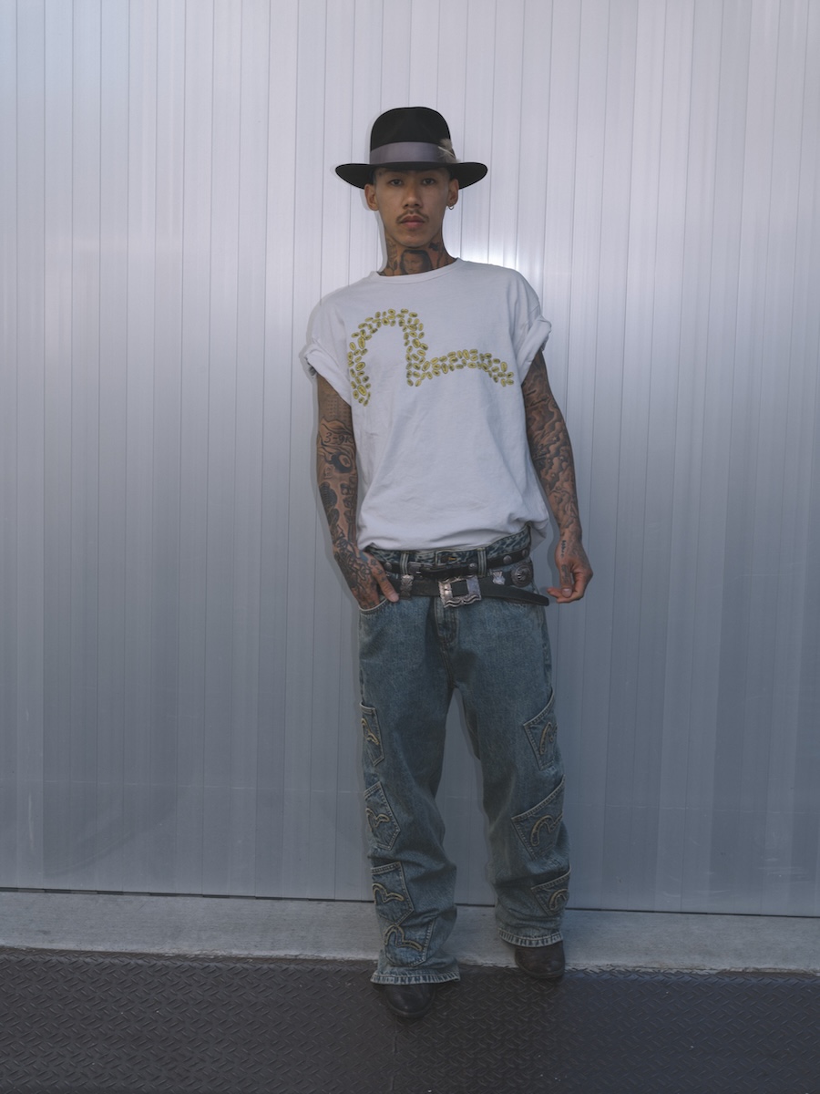 モデルに千葉雄喜を起用 「エヴィス」が「フラグスタフ」と初コラボ