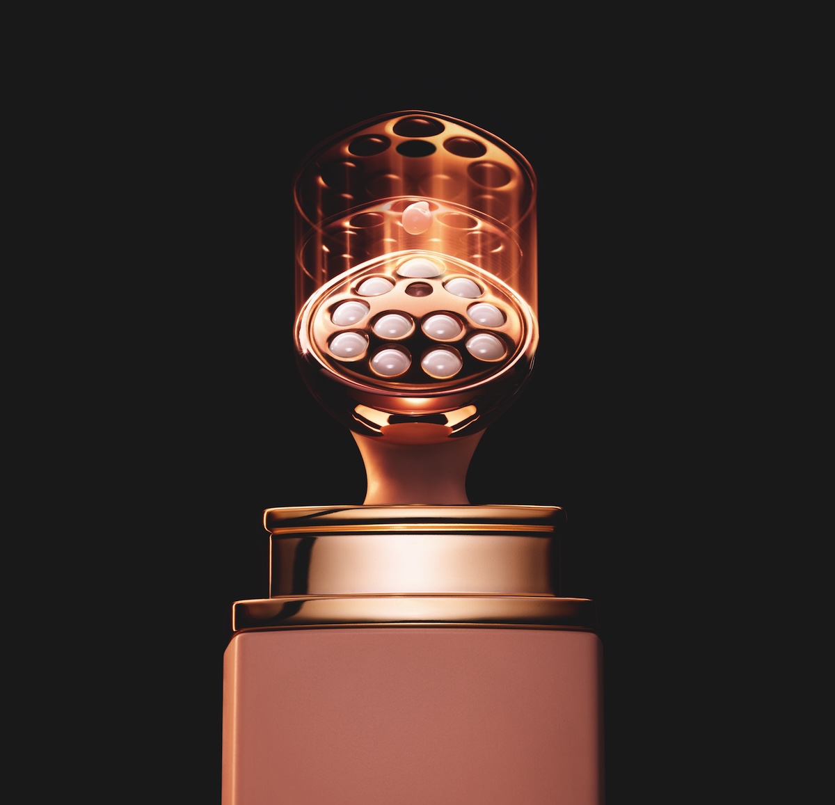 ディオール」のプレミアムエイジングケアラインから目元美容液と美容液