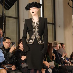 [新品]Schiaparelli スキャパレリ カシミヤ＆モダール ストール 新品]Schiaparelli スキャパレリ カシミヤ＆モダール ストール