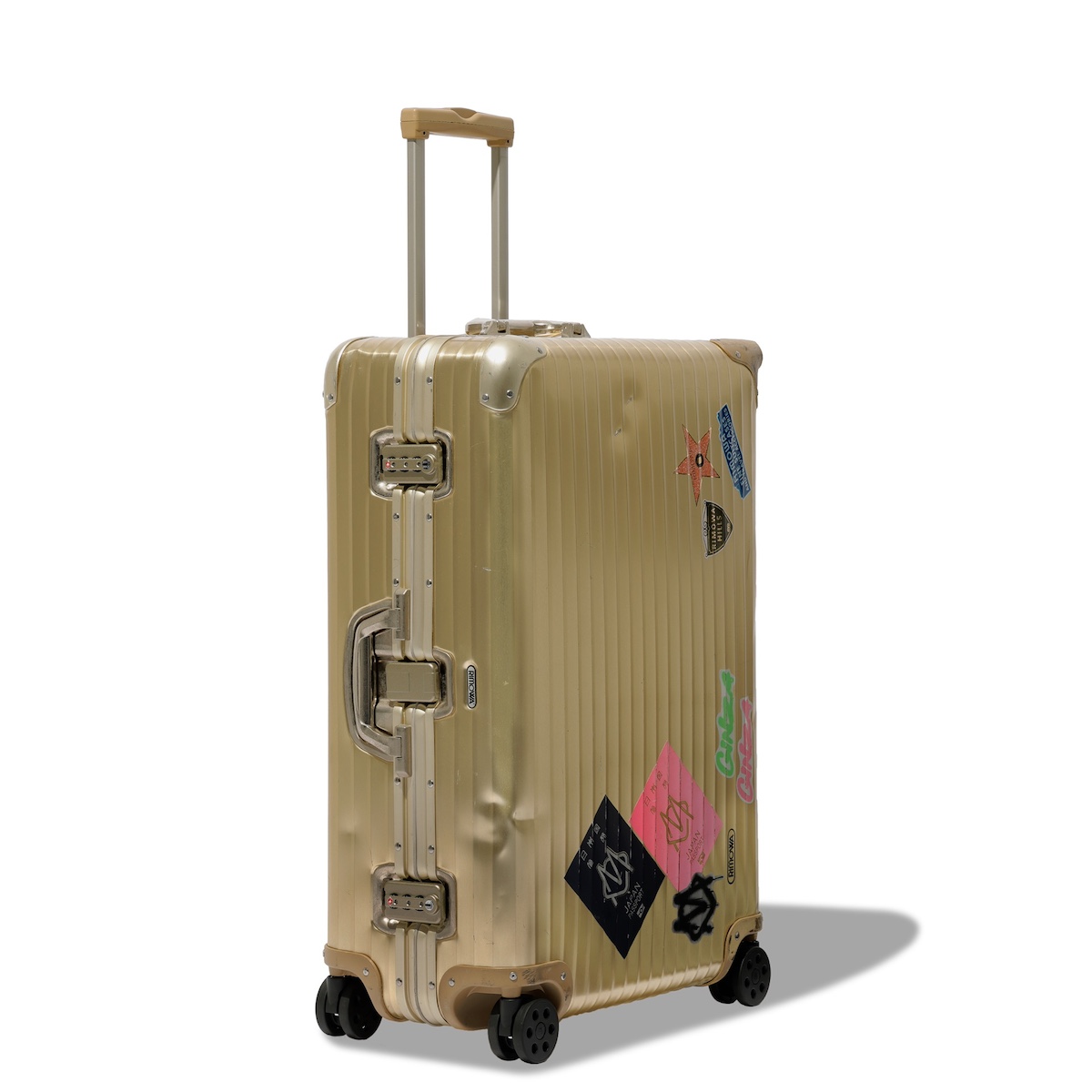 RIMOWA スーツケース【全体的に傷、汚れ等ありキャスター横に割れあり】 リモワ」が回収・修理したユーズドのスーツケースを販売 過去