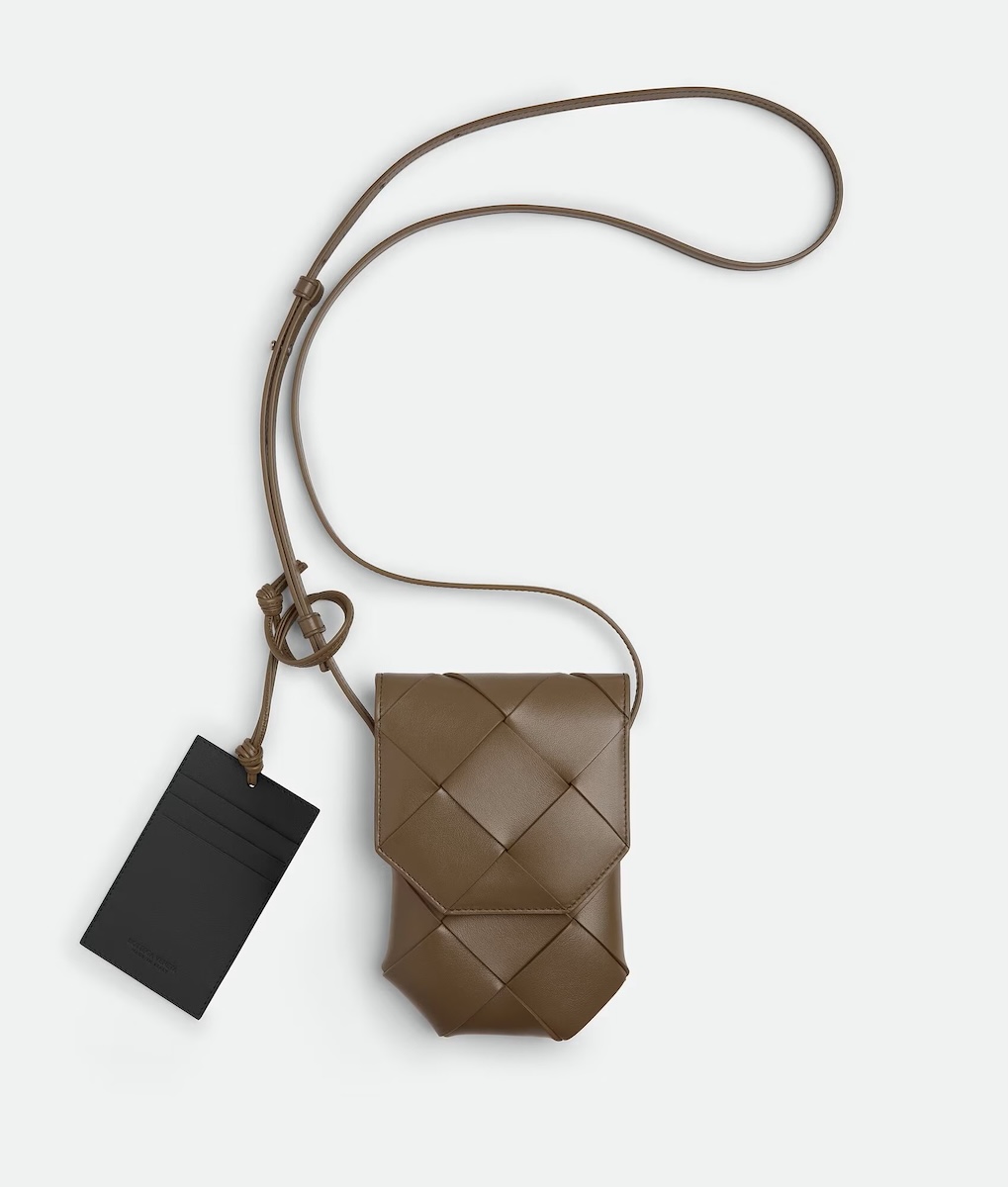 24SS【BOTTEGA VENETA】ストラップ付き バニティーケース カーフ 24SS【BOTTEGA VENETA】ストラップ付き バニティーケース カーフ