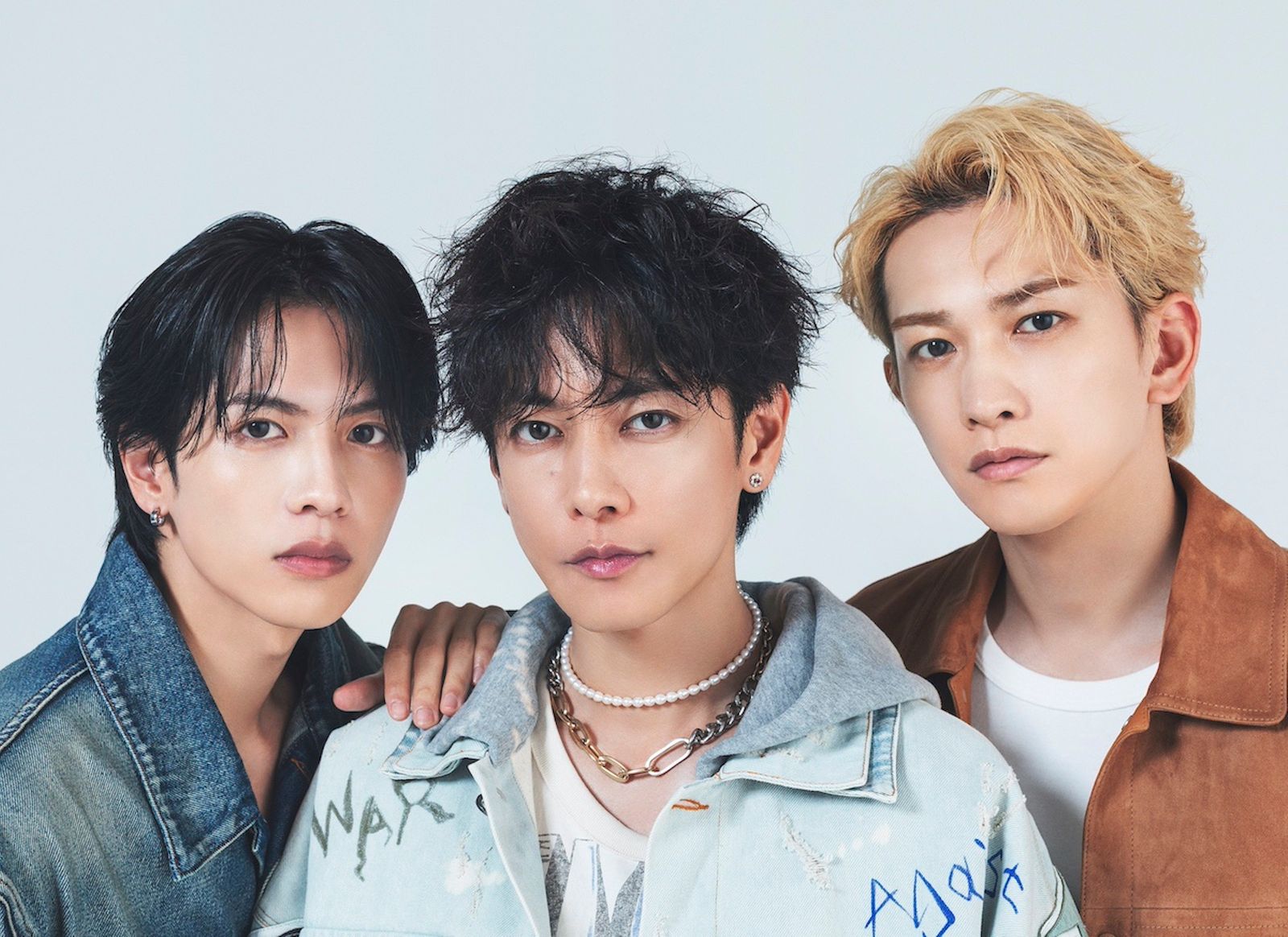 【未開封】グラスハート Tシャツ 薄いグレー 佐藤健 志尊淳 町田啓太 佐藤健 × 町田啓太 × 志尊淳 Netflix「グラスハート」でこだわっ