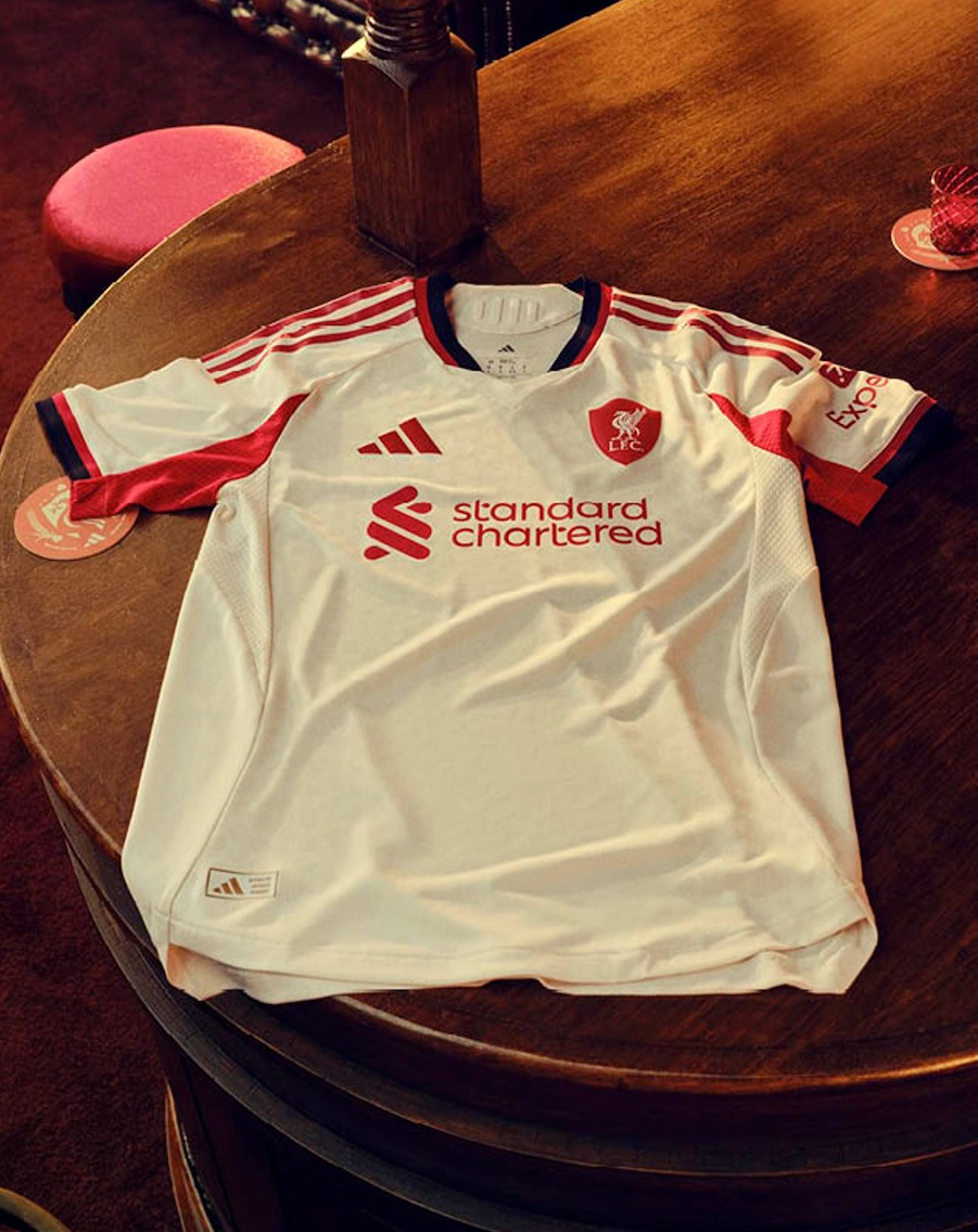 アディダス」がリバプールFC新ユニホームを発売 クラブの伝統を表現