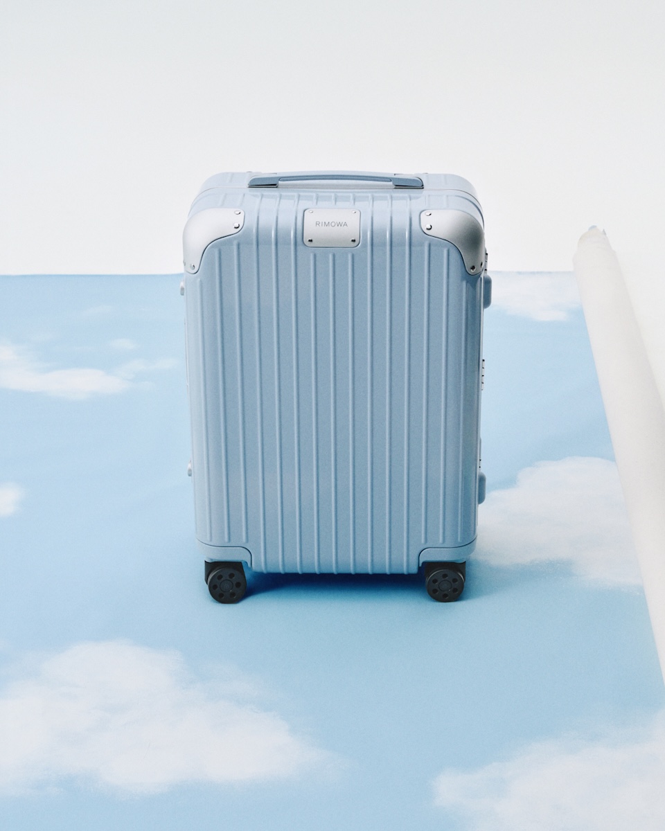 【良品】リモワ RIMOWA PCケース フラットポーチ ブルー 青 良品】リモワ RIMOWA PCケース フラットポーチ ブルー 青 - メルカリ
