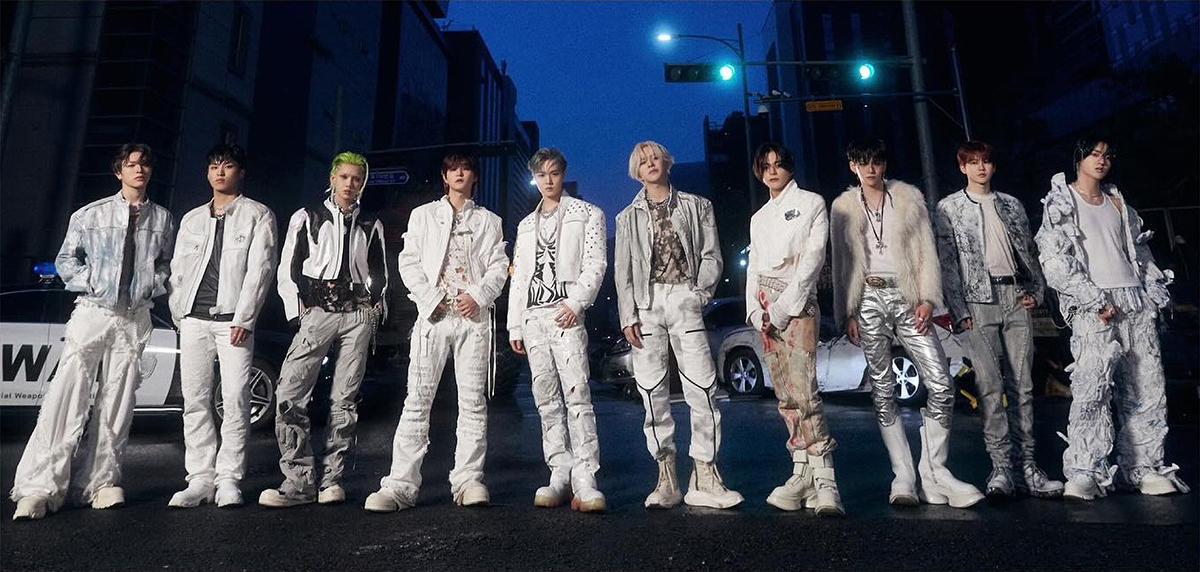 K-POPアイドルがジーンズを多用する理由は？　TREASUREやITZYのスタイリストに聞く