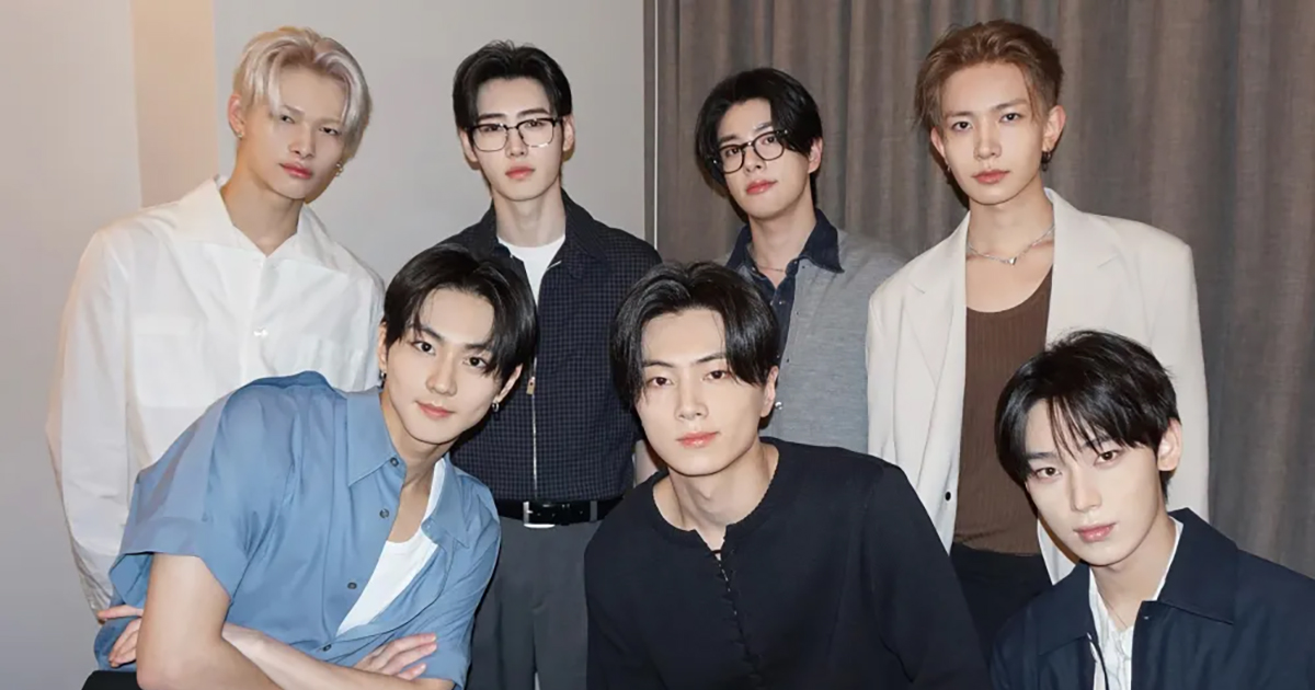 ENHYPENのメンバー全員がバッグの中身を紹介！ ワールドツアー中の必須