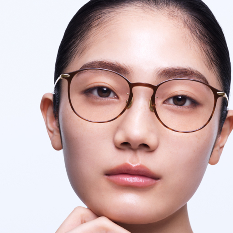 ジンズ」から“コンシーラーカラーレンズ”登場 クマやくすみを眼鏡で