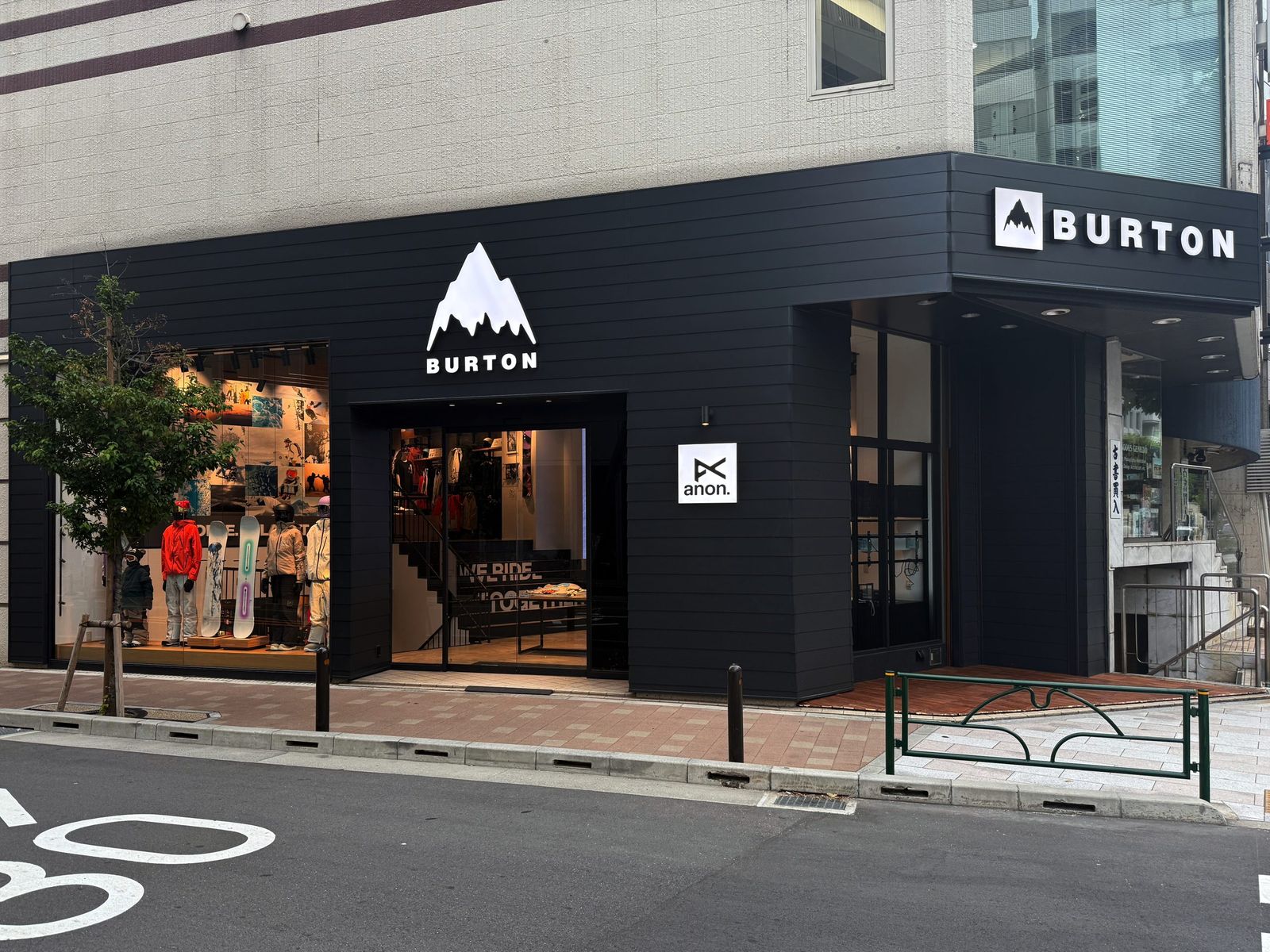 スノーボードの「バートン」、東京・神田に直営店をオープン 国内で11