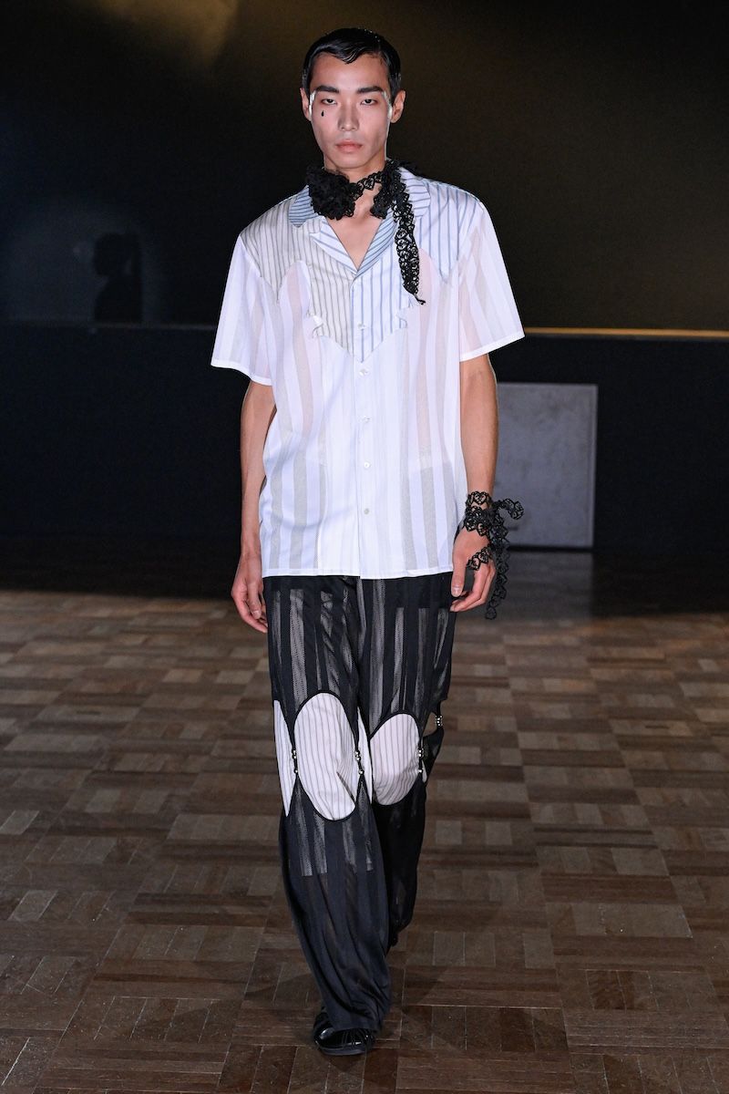 ルック】「ユェチ・チ」2026年春夏コレクション - WWDJAPAN