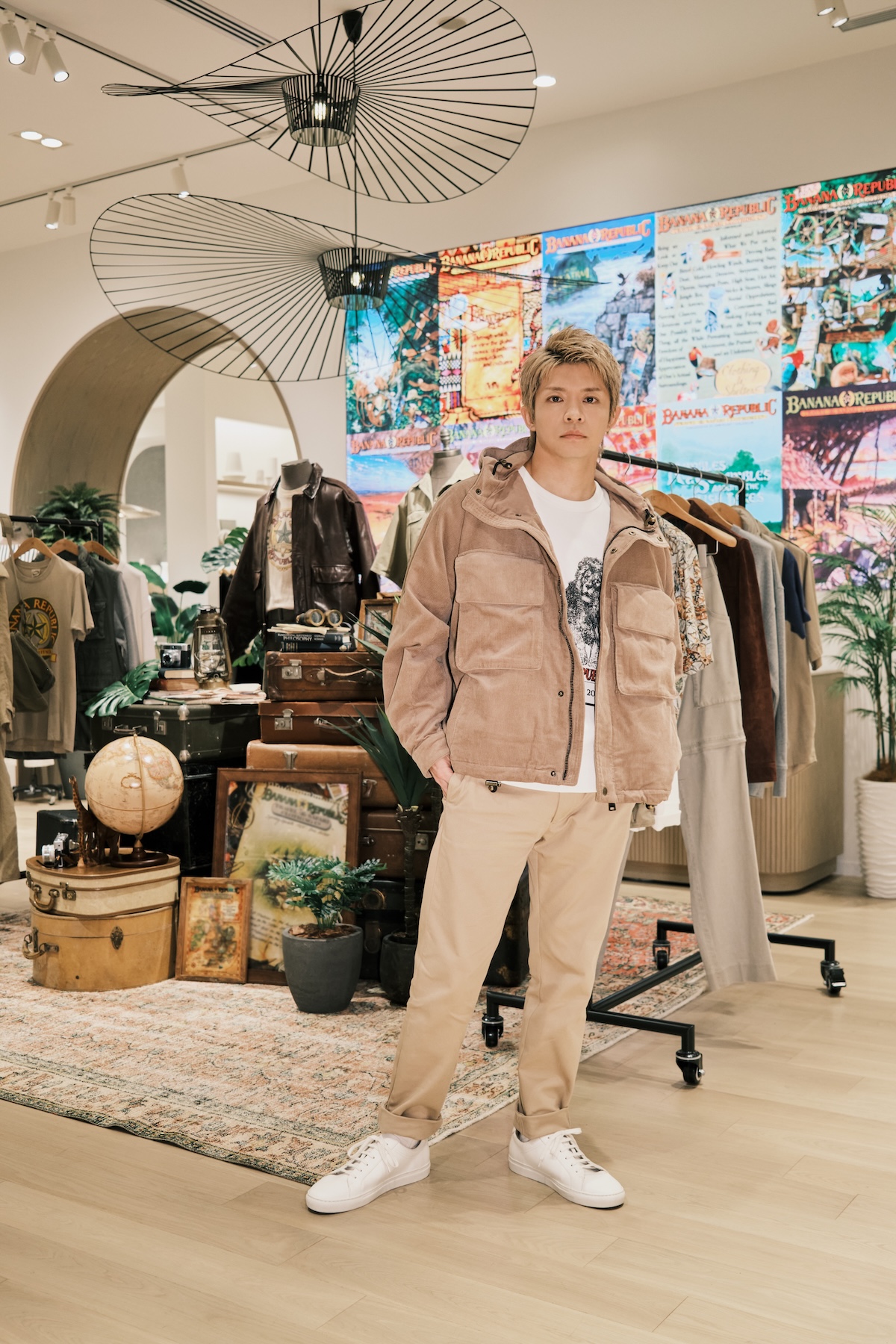 BANANA REPUBLIC グレー トレーナー岸優太 アンバサダーの岸優太が「バナナ・リパブリック」のポップアップ