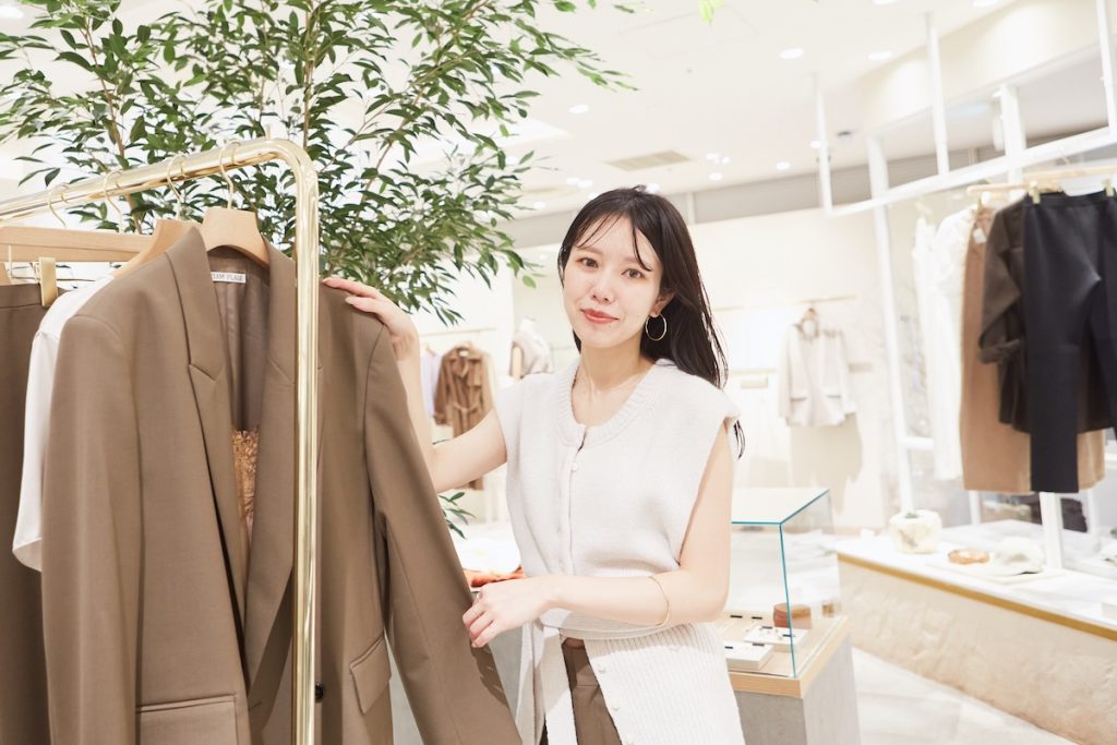 飯塚麻友／「プラージュ」有楽町ルミネ店長