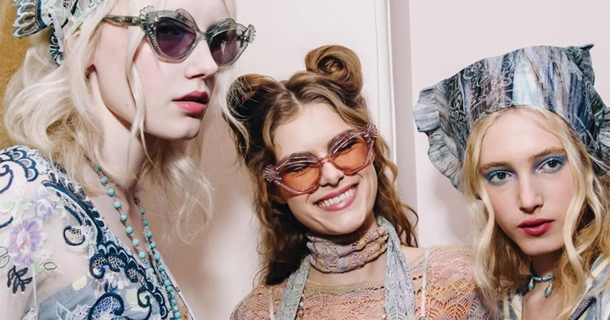 2026年春夏NYコレのヘアメイクはマキシマリズムな気分　ファンタジーなアイラッシュが席巻 - WWDJAPAN 2025年9月26日