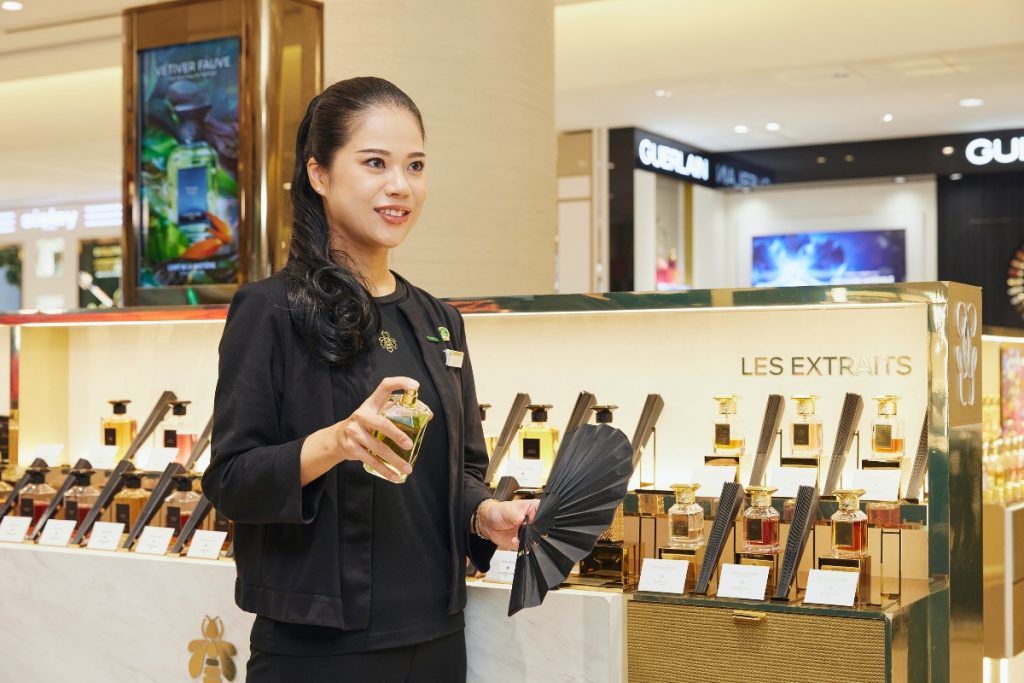 川上百江／「ゲラン」銀座三越店・カウンターマネージャー