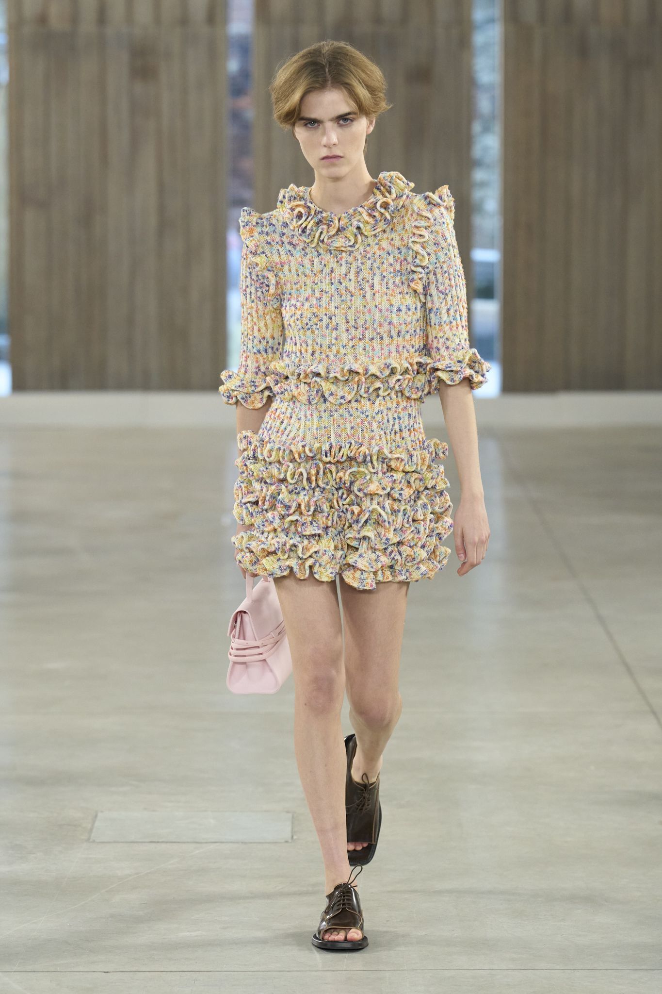 モスキーノ」2026年春夏コレクション - WWDJAPAN