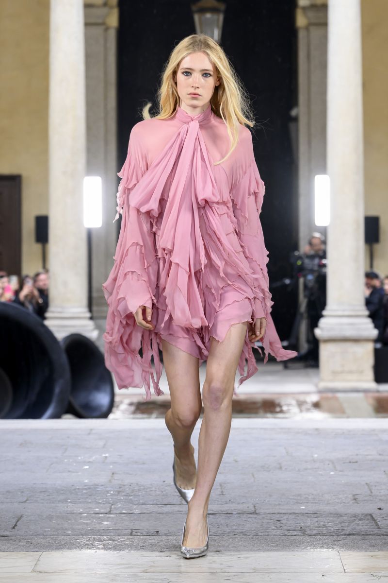 新品★ブランドBLUMARINEイタリア★美しいスカート★贅沢な★ファッション Blumarine 2026年春夏コレクション | ミラノ | 画像48枚