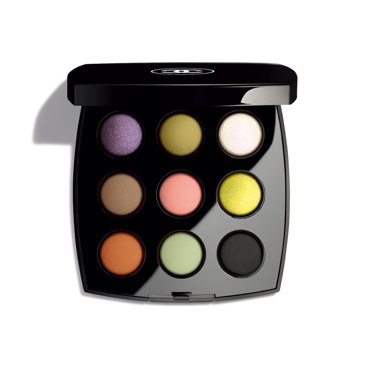 2025年クリスマスコフレ】「シャネル」がホリデー第1弾を発表 アイ