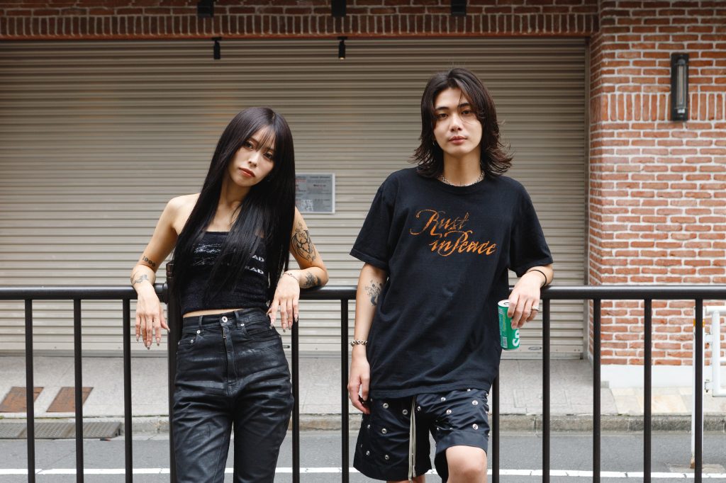 （右）内田佳佑／「アンサー（ANSWER）」代表<br />
（左）方森玲奈／「アンサー」スタイリスト