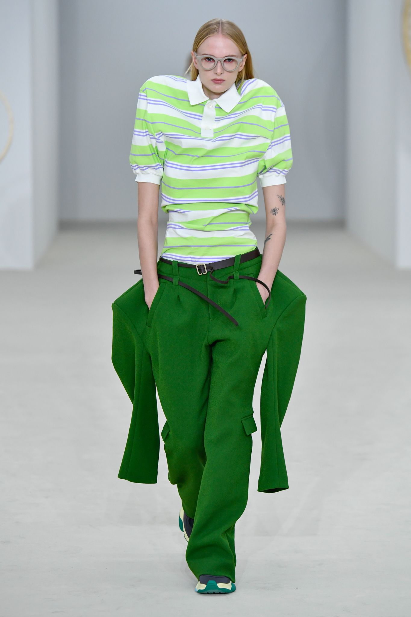 希少 イッセイミヤケ トリプルレイヤード ジャケット 緑の入った黒 サイズ2 イッセイ ミヤケ」2026年春夏コレクション - WWDJAPAN