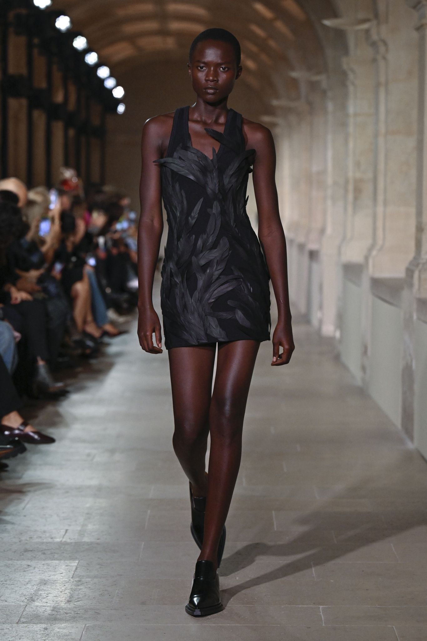 ヴィクトリア ベッカム」2026年春夏コレクション - WWDJAPAN