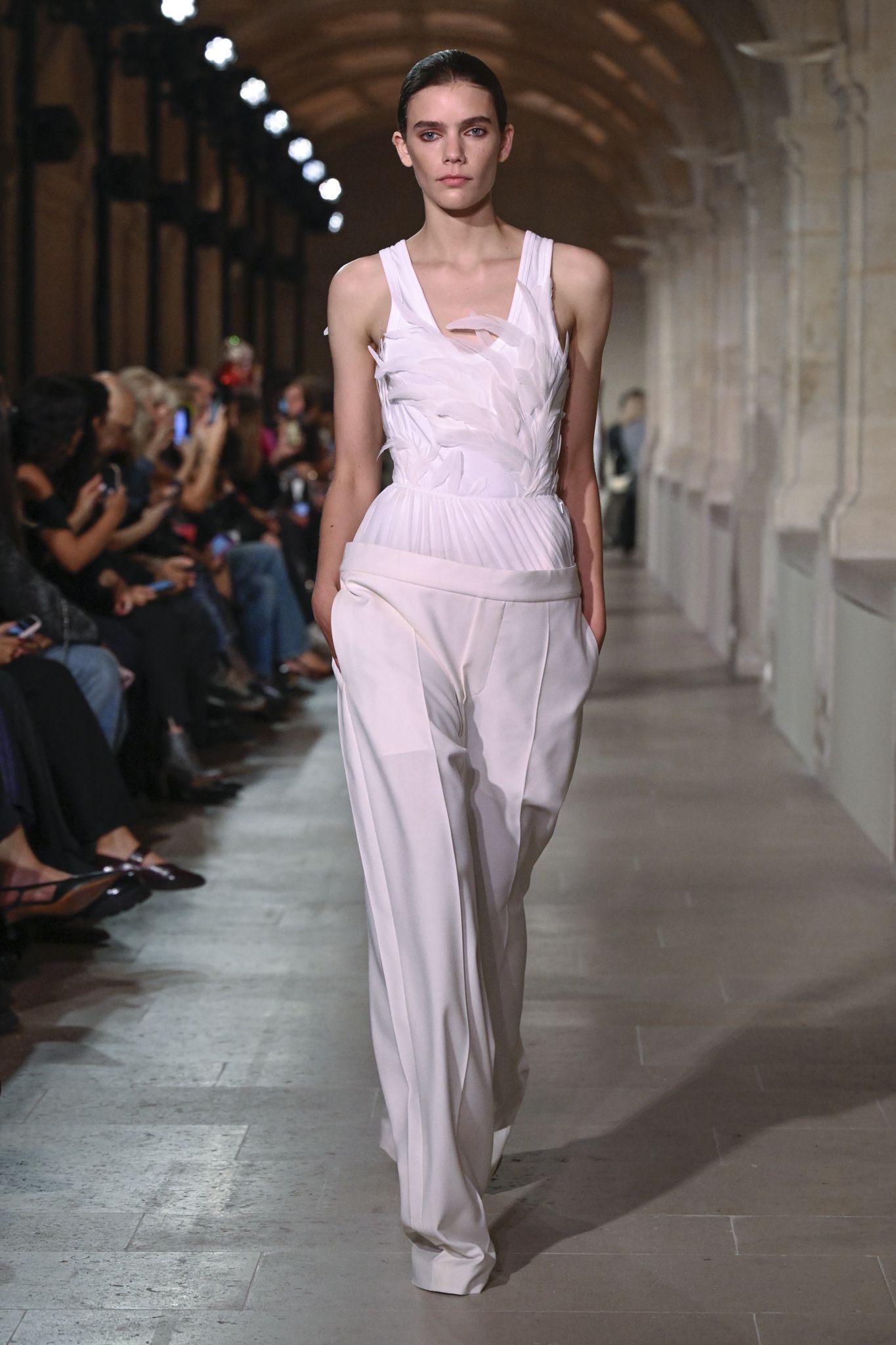 ヴィクトリア ベッカム」2026年春夏コレクション - WWDJAPAN