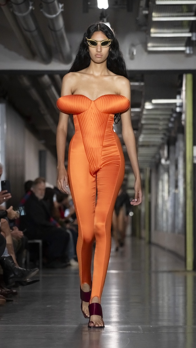 新進デザイナーによる「ジャンポール・ゴルチエ」は、クラシック