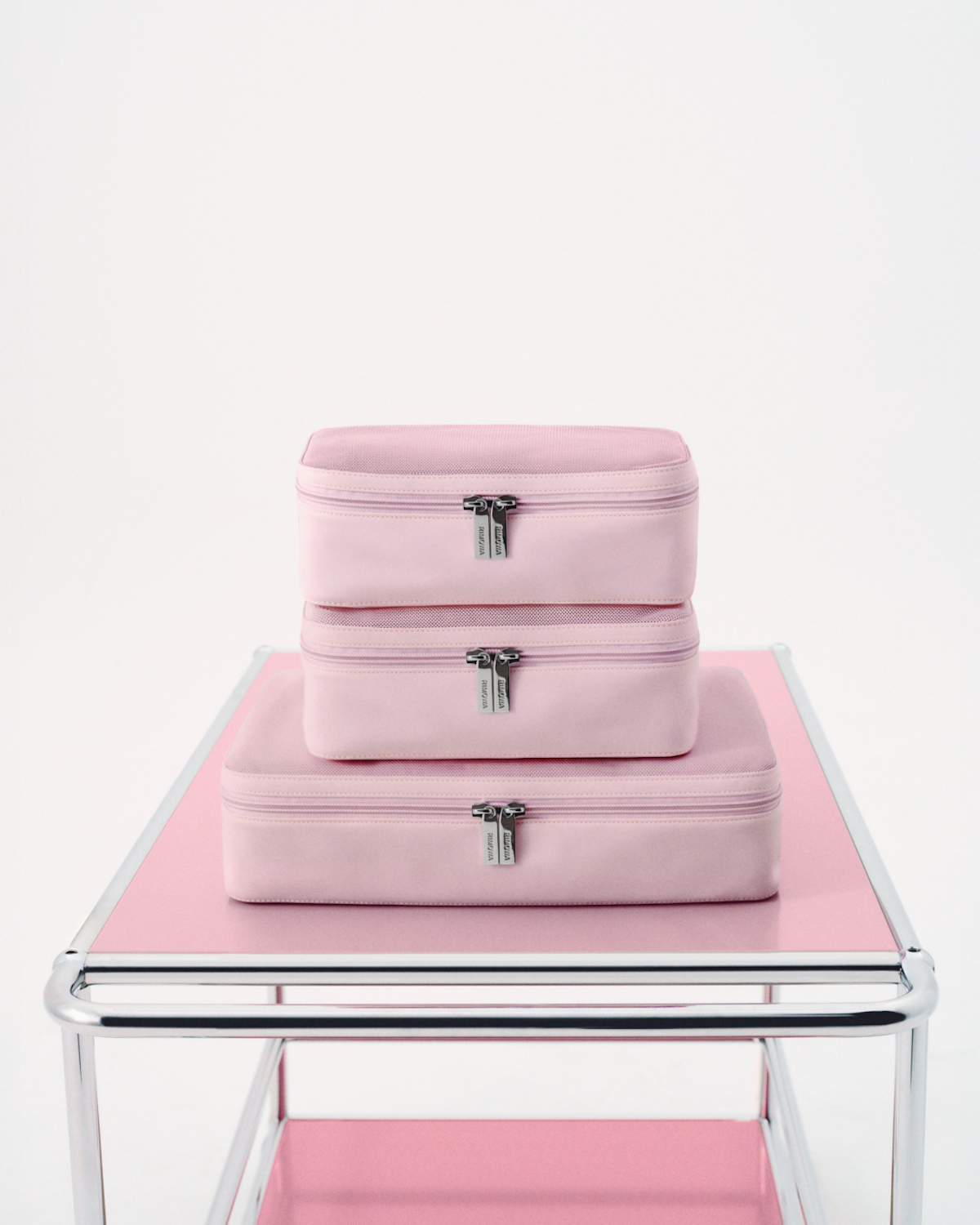 リモワ」の“エッセンシャル コレクション”にシーズン限定カラー