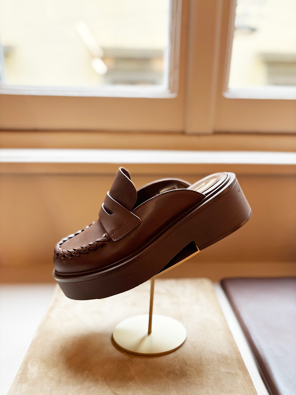 セルジオ ロッシ」や「ジミーチュウ」、新たな表現を切り開くミラノの