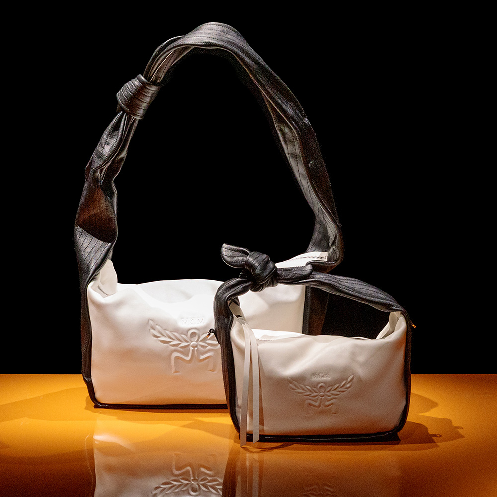 「エムシーエム」