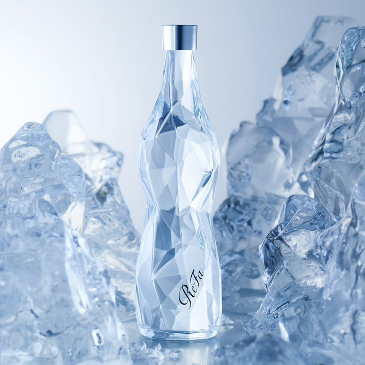 リファ」が5000円の水を発売 - WWDJAPAN