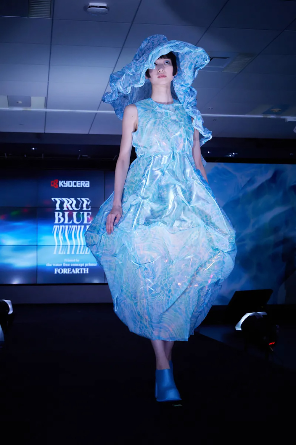 京セラが水使用を極限まで削減したインクジェット捺染プリンター開発　生地の無償提供も