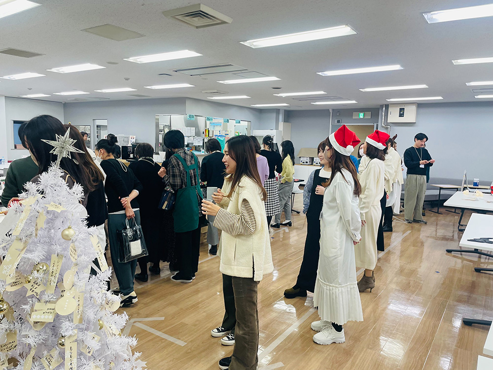 「火曜日のお茶会」「木曜日の飲み会」