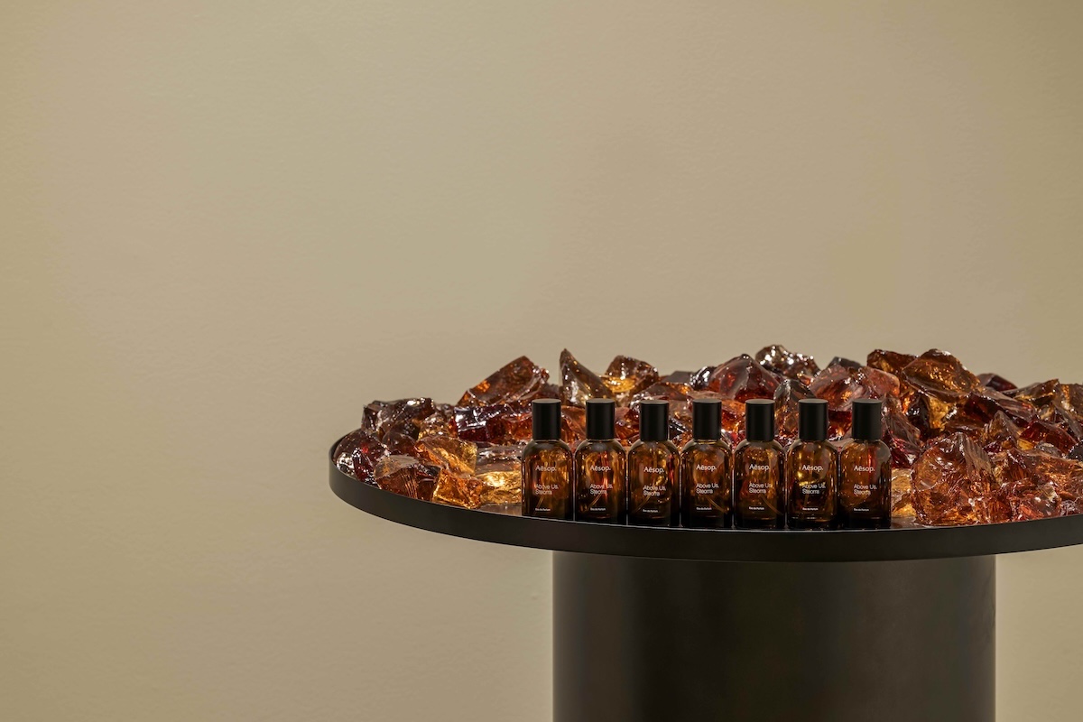 イソップ」新作香水“アバヴ アス、ステオーラの開発秘話 香りに秘め