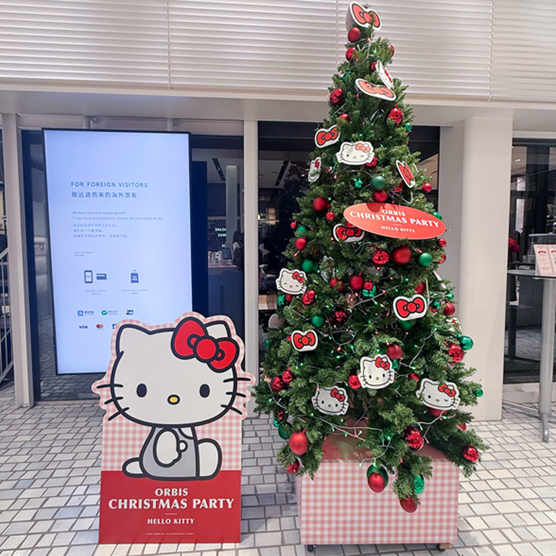 キティ クリスマス スタンド キティちゃん一色”に染まる「オルビス」旗艦店のホリデー限定イベント