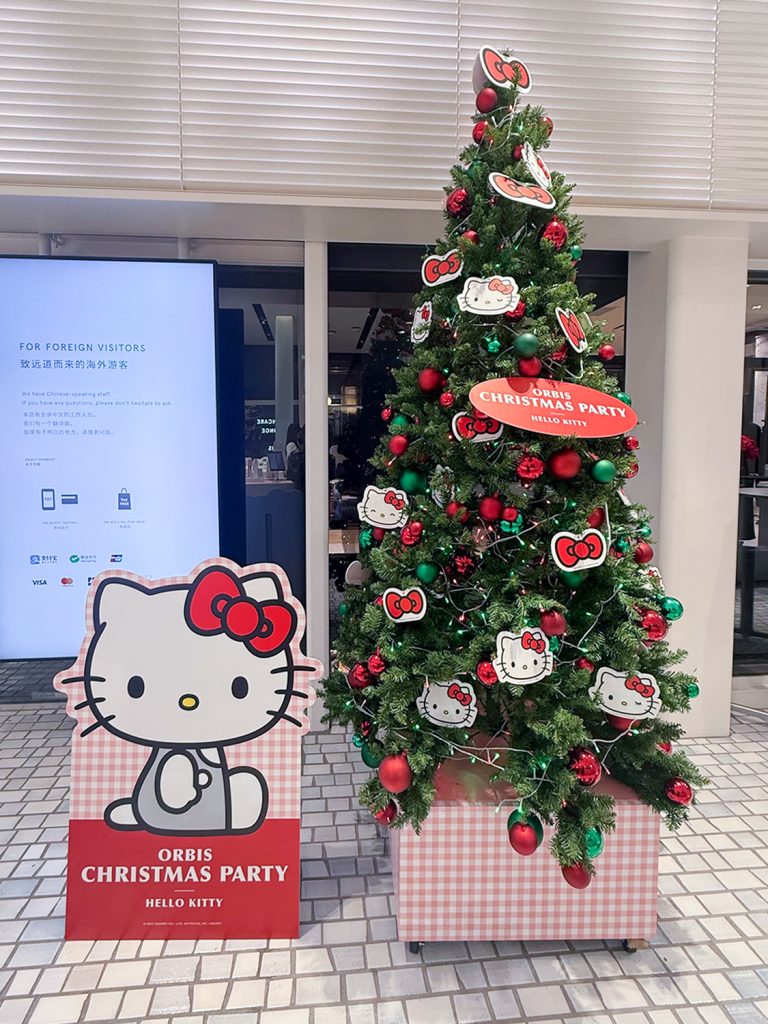 キティちゃん一色”に染まる「オルビス」旗艦店のホリデー限定イベント