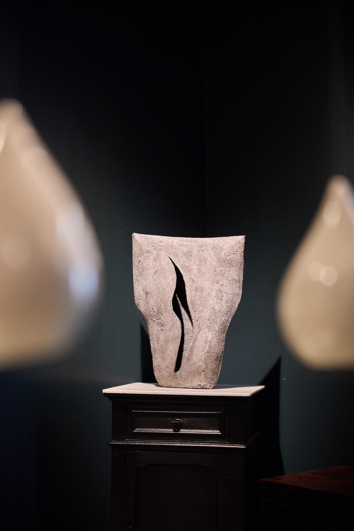 Beyond Skin」皮膚の外側へ 彫刻家・森田智仁が探る、身体と社会の輪郭