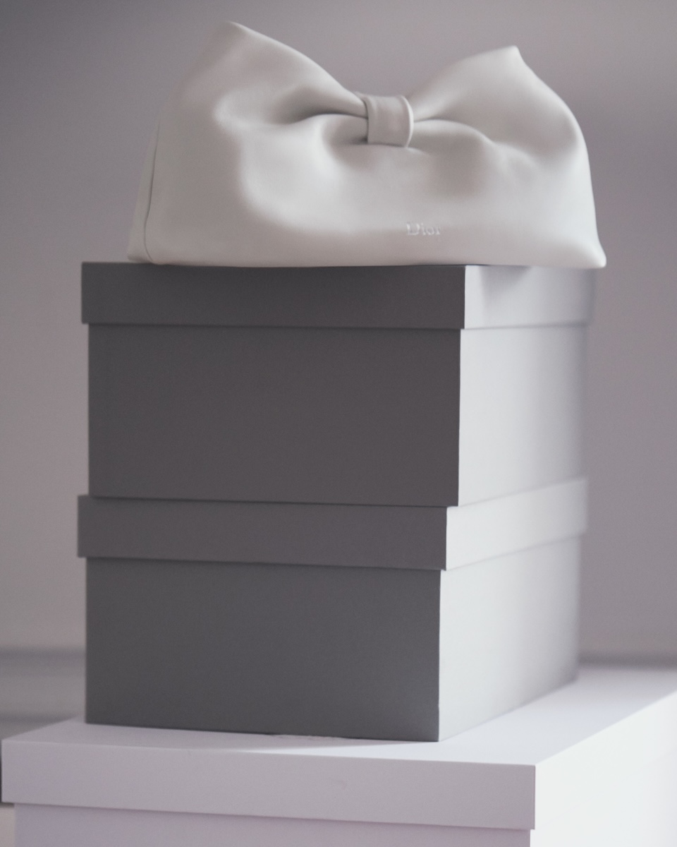 DIOR ❣️2023Ａ/W定価16万円‼️新品未使用タグ付‼️ショート丈❣️パウダーP DIOR | Miss Caro チェーンポーチ スモール ディオール オブリーク