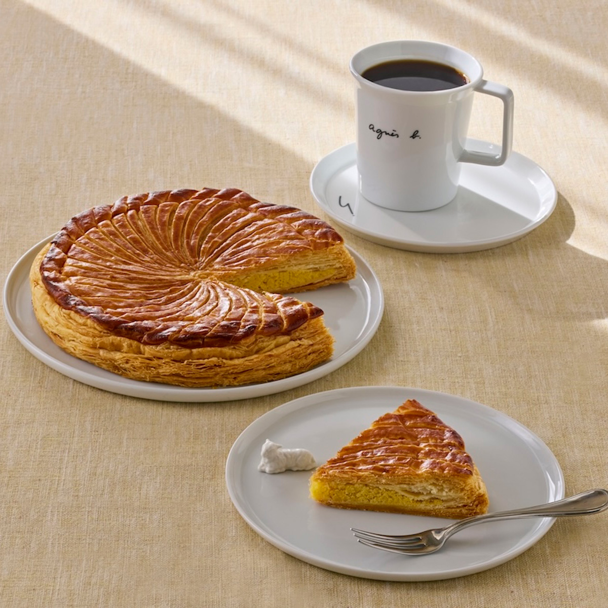 アニエスべー」から新年を祝うフランス伝統菓子ガレットが登場 1月中旬