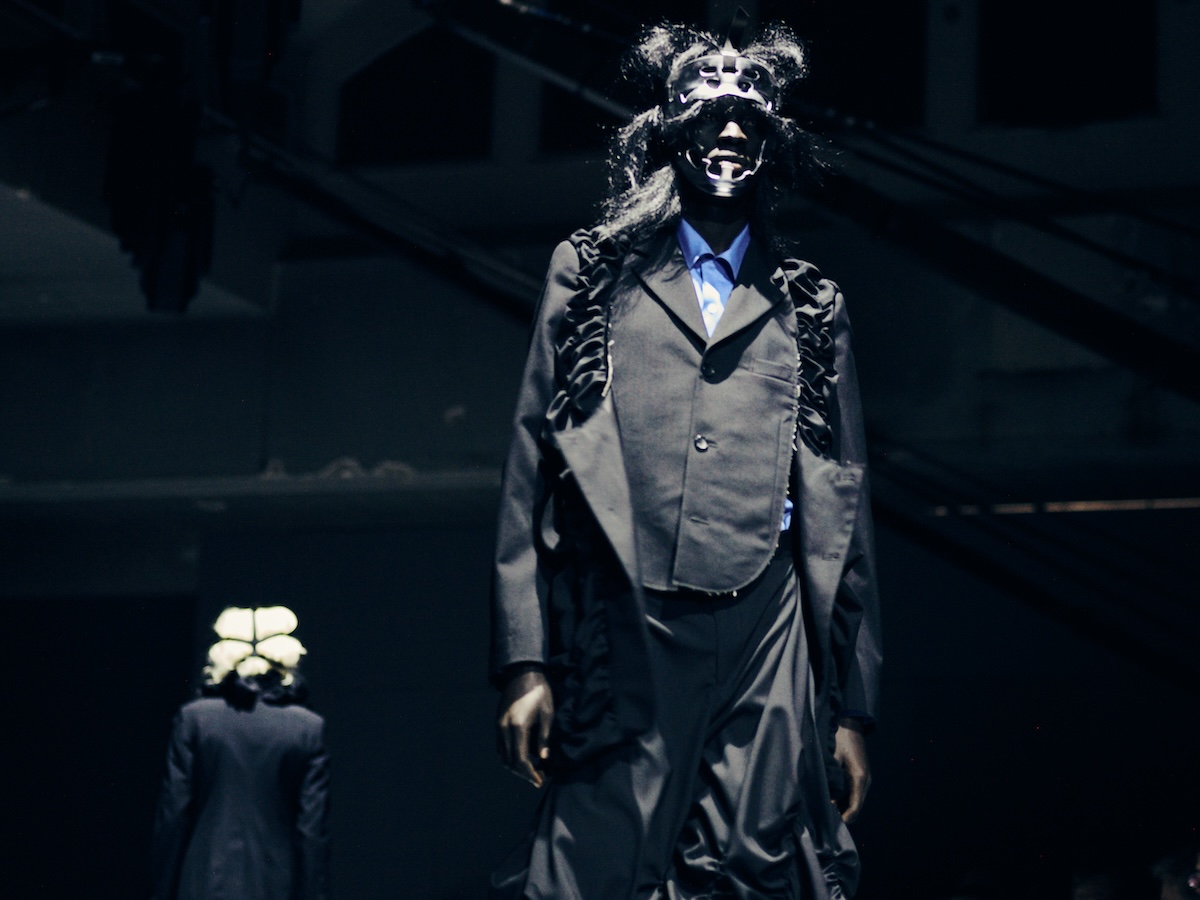 コム デ ギャルソン・オム プリュス」が示す強い意志 “ブラックホール